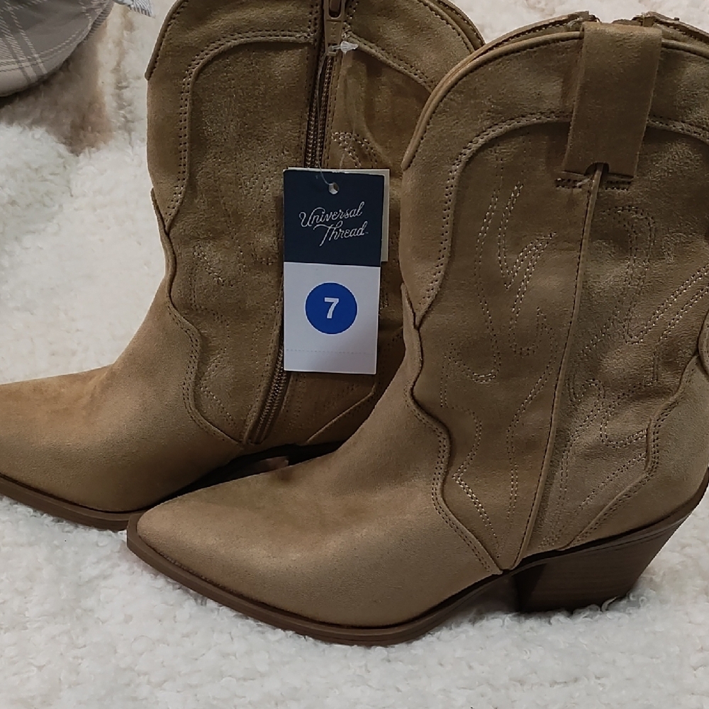 Universal Thread Suede Tan Boots